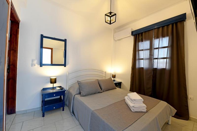 Lunar Santorini Hotel Períssa Eksteriør bilde