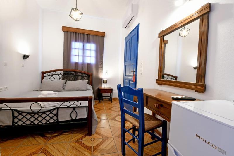 Lunar Santorini Hotel Períssa Eksteriør bilde